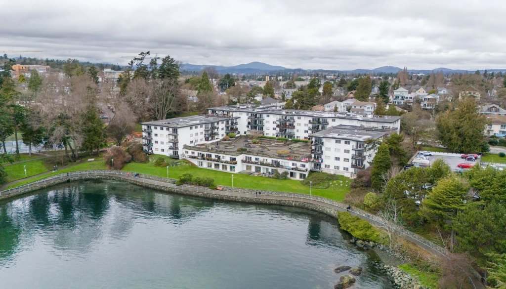 707 Esquimalt Road