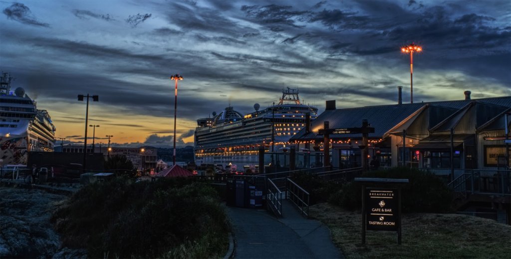 Breakwater Bistro & Bar