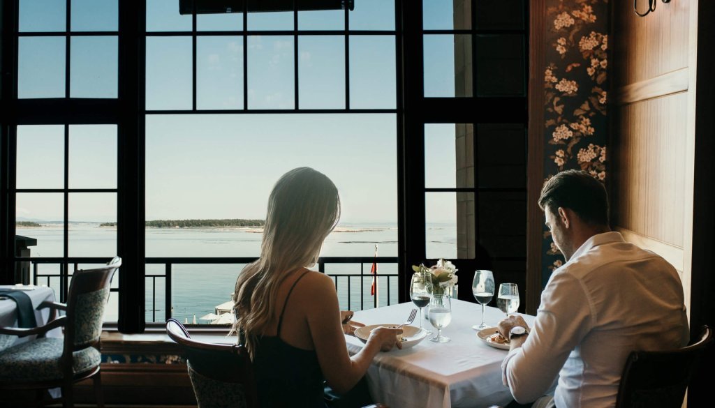 Oak Bay Beach Hotel logo
